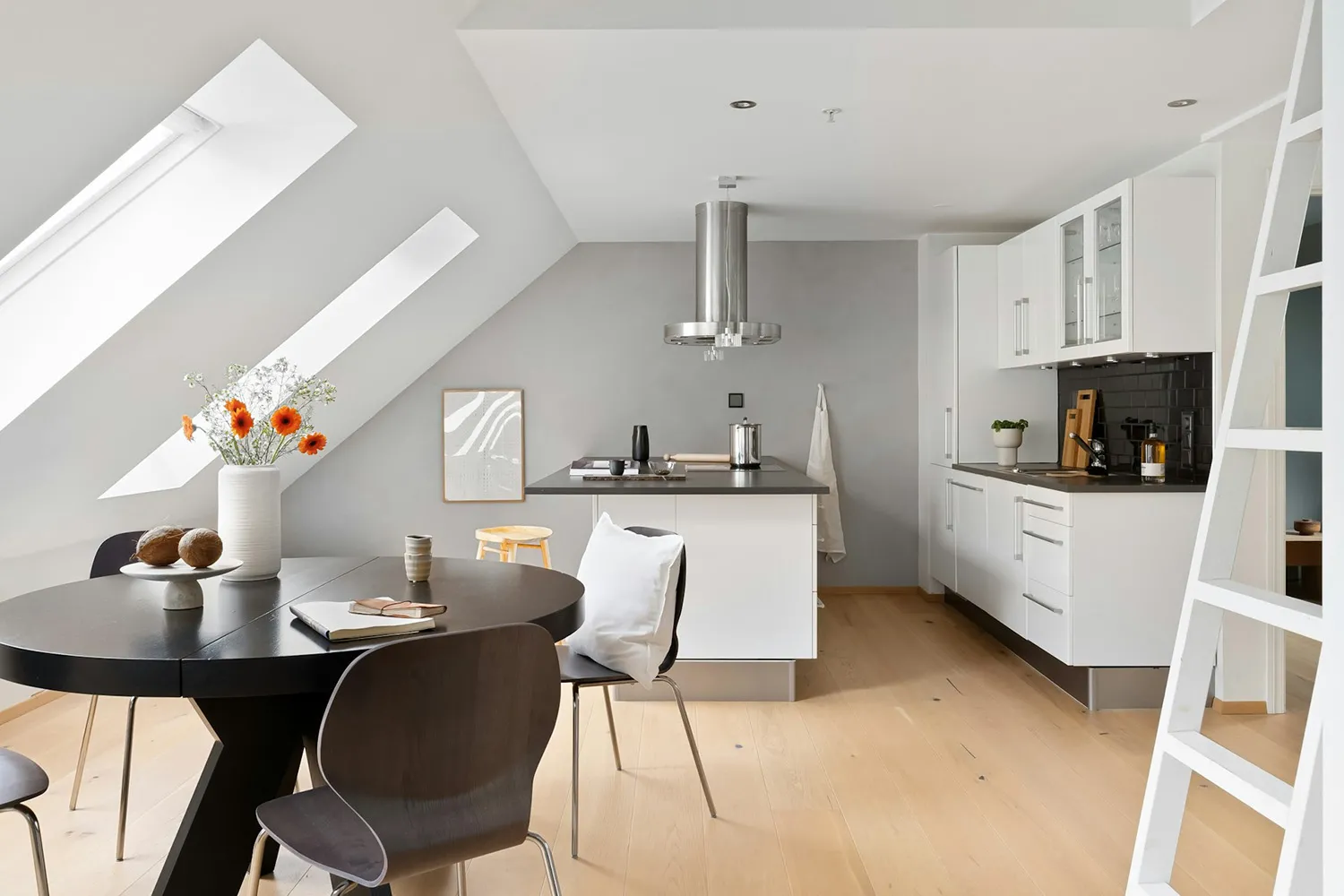 Light in Minimalism: How Skylights Shape Space