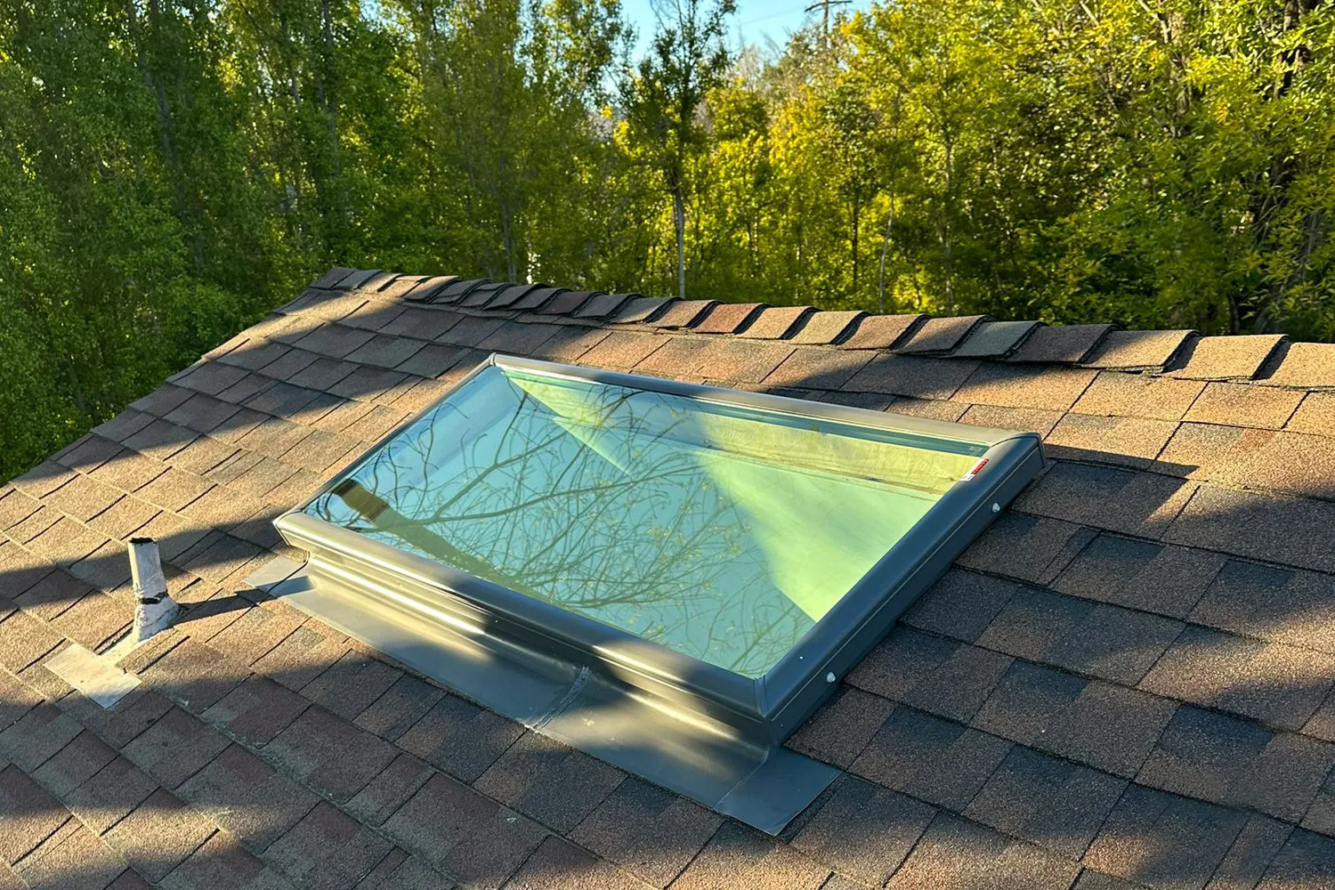 What Should You Choose: Manual or Automatic Skylight Control?