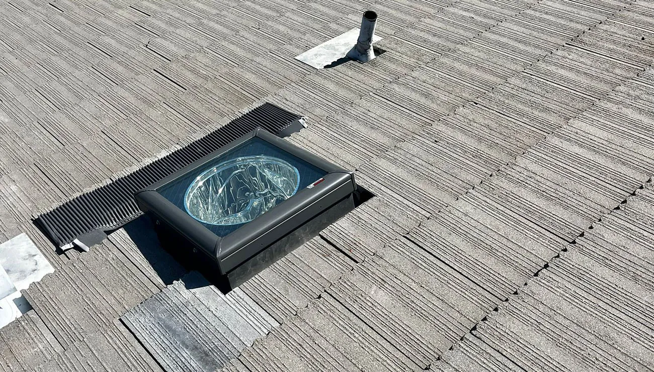 Sun Tunnels in Minimalist Spaces