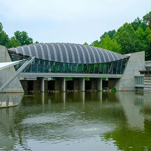 Light as an Architectural Accent in Deconstructivism