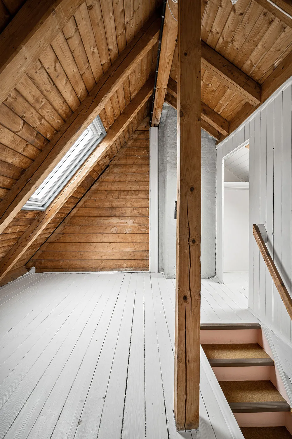 Sunlight Under Control: Skylights Without Overheating